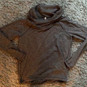 Lululemon black/white/grey top